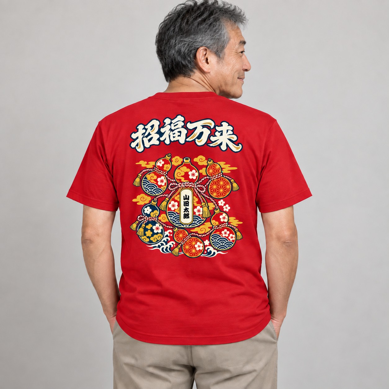 赤い名入れTシャツ 六瓢箪の着用イメージ